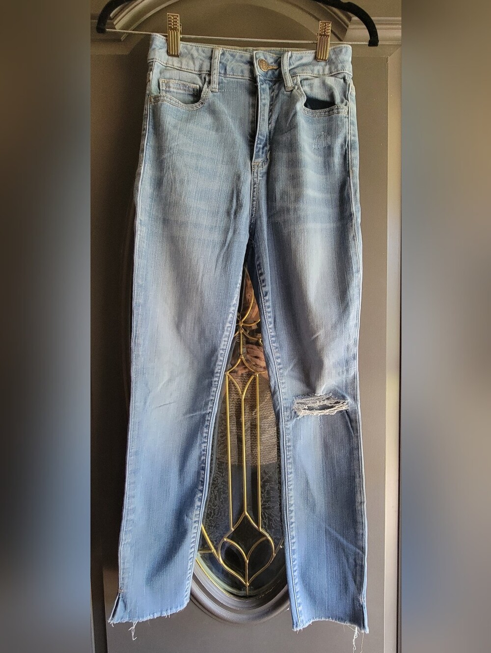 Cello Light Blue Women's Straight Jeans with Knee Rip size 5.